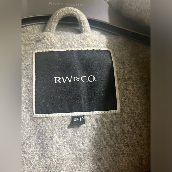 Grey coat with faux fur hood - Picture 3 of 3